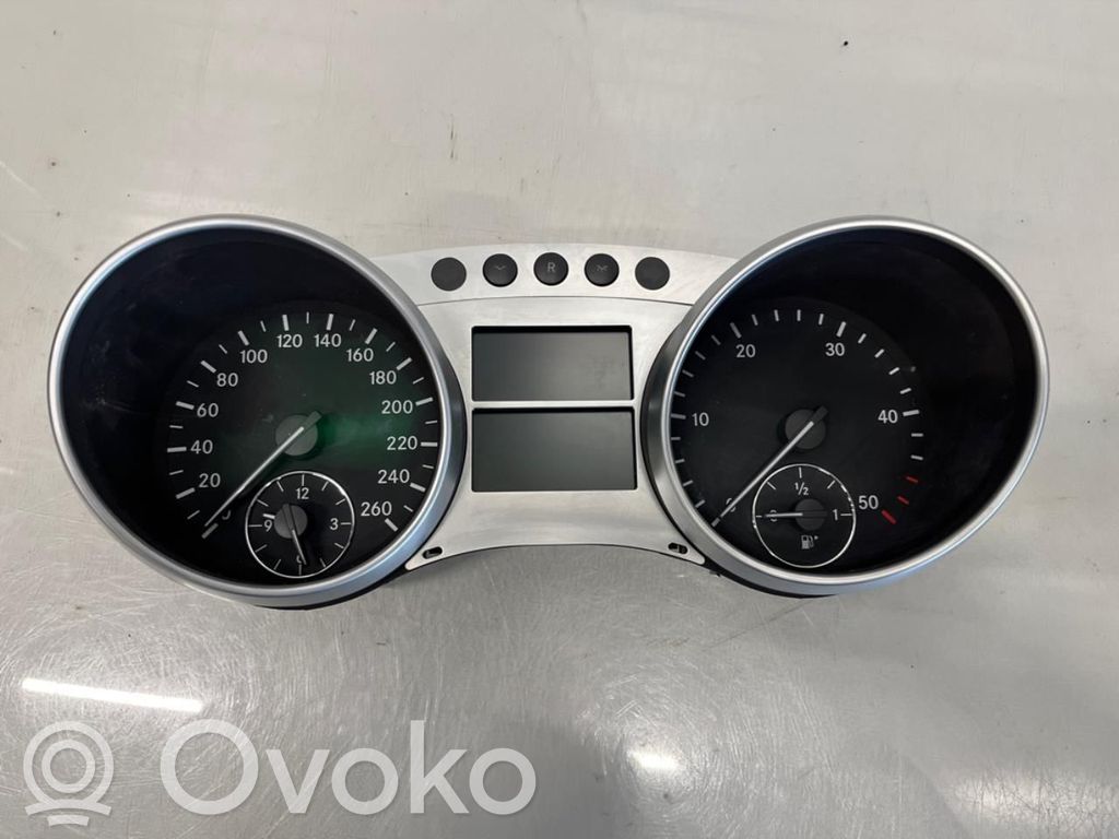 Mercedes-Benz ML W164 Vitezometru (grup de instrumente) 