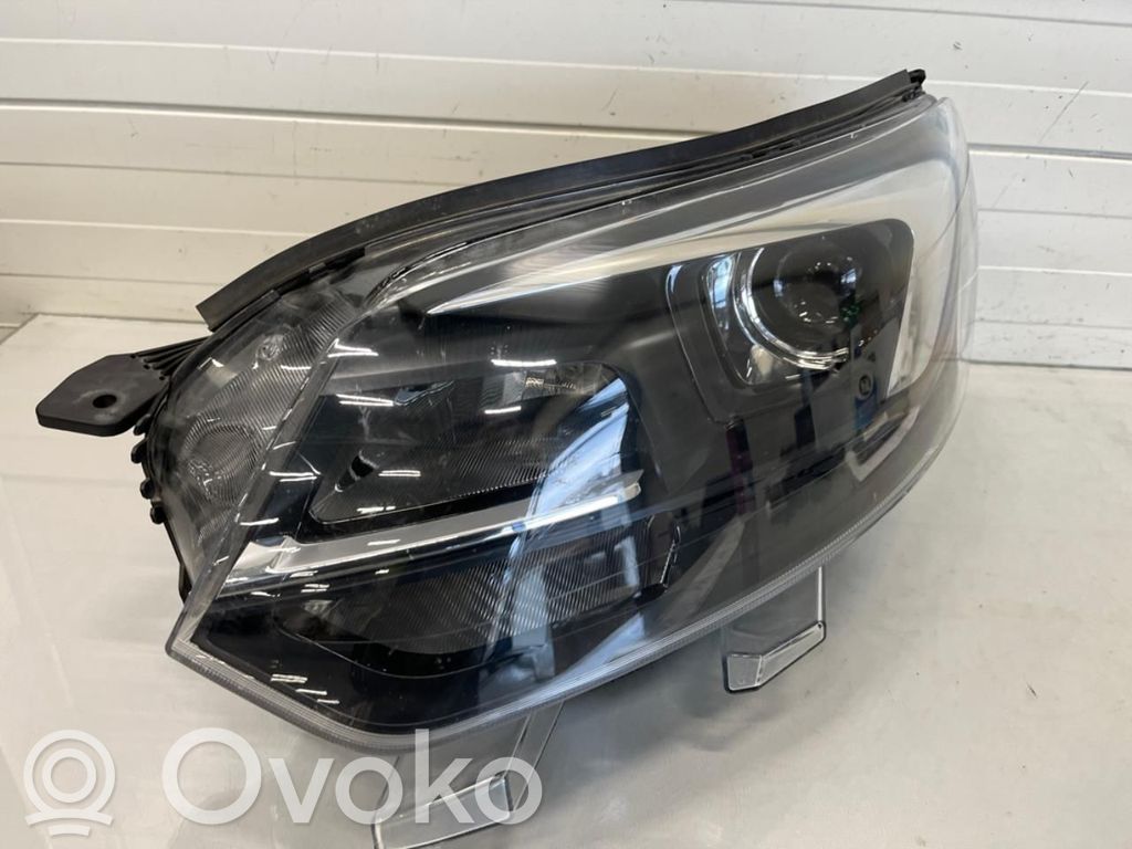 Opel Vivaro Phare frontale 