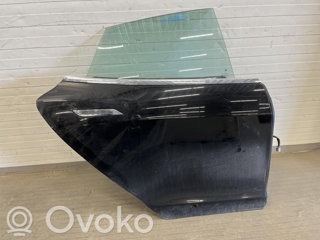 Tesla Model S Galinės durys 