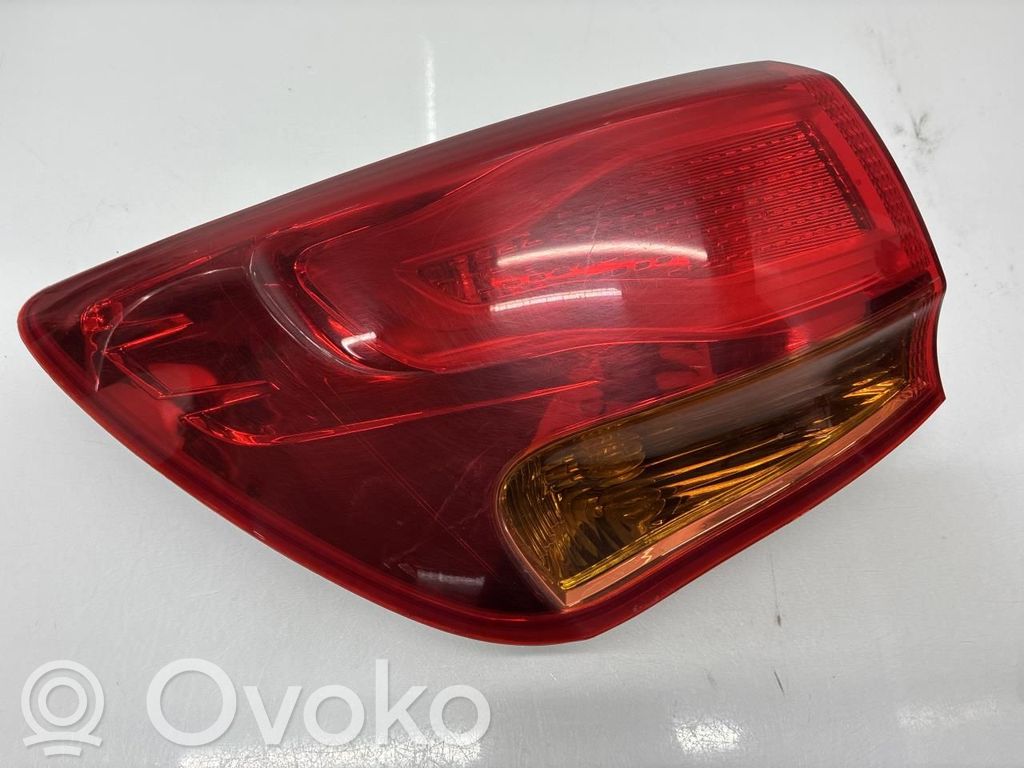 KIA Ceed Aizmugurējais lukturis virsbūvē 