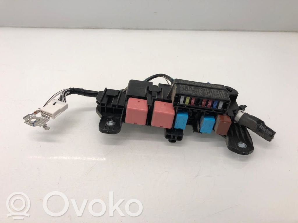 Toyota Hilux VIII Skrzynka bezpieczników / Komplet 