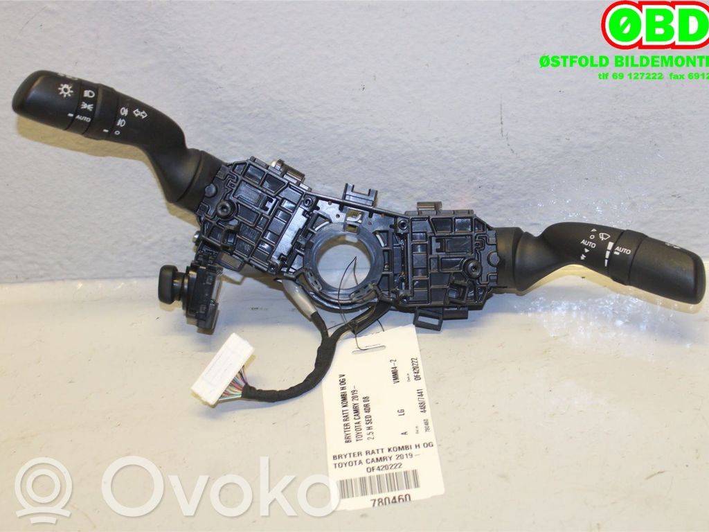 Toyota Camry VIII XV70  Interruptor de control multifunción 