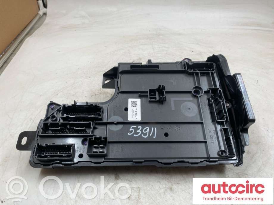 Tesla Model Y Juniper Central body control module 