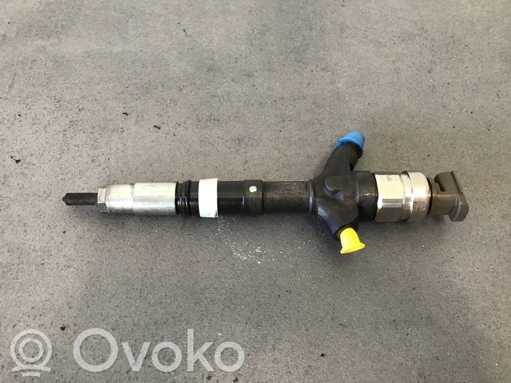 Inyector de combustible   2367009030,2367009030,2367009030
