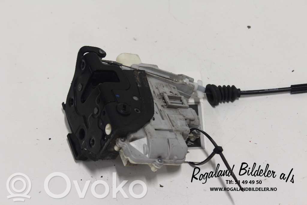 Volkswagen PASSAT B7 Zamek drzwi tylnych 