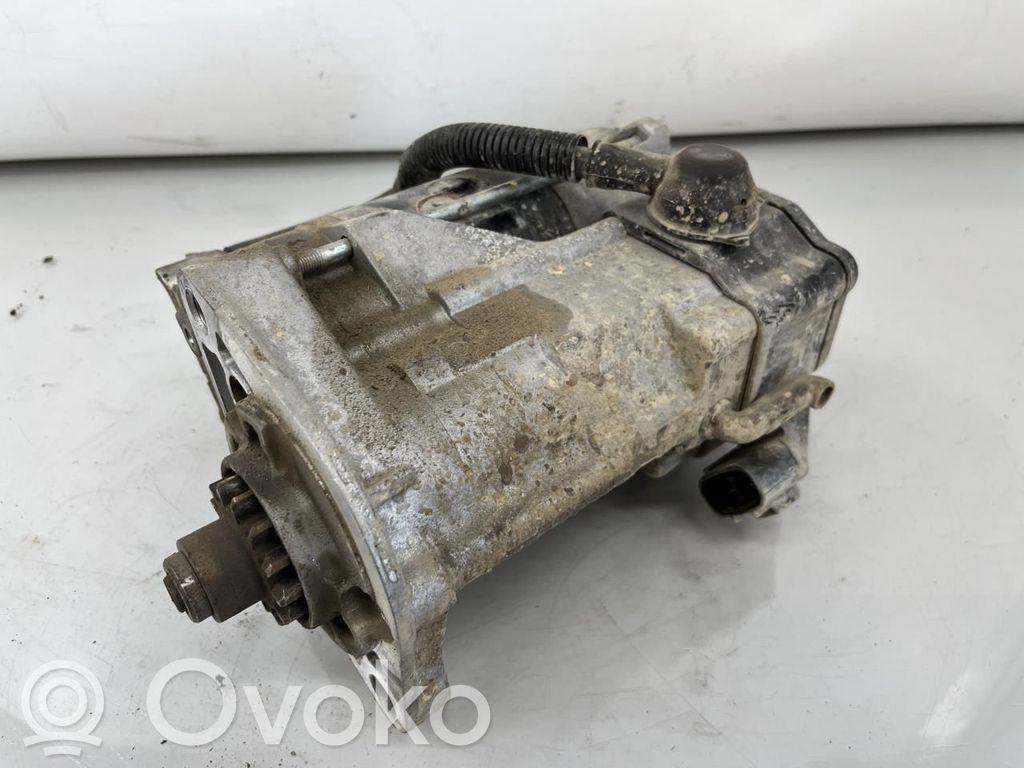 Toyota Hilux VIII Rozrusznik 