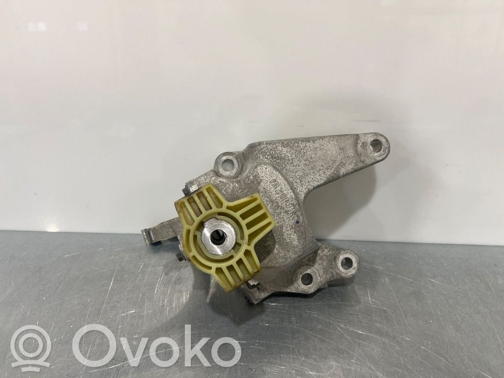 Volvo XC40 Engine mount bracket 