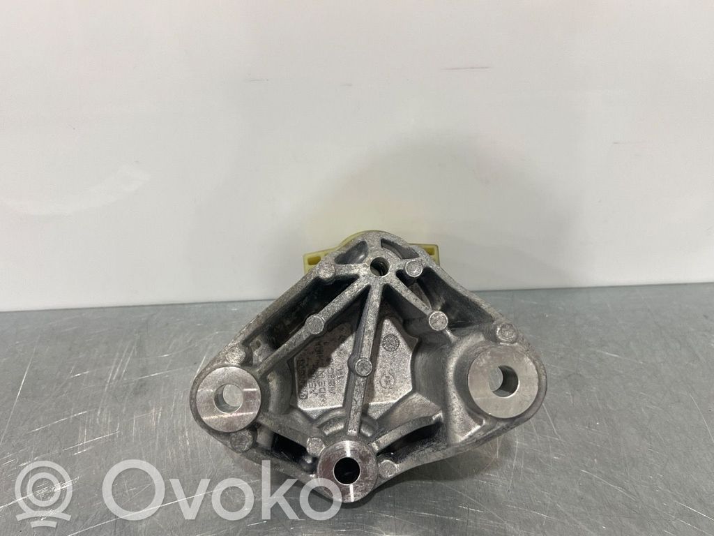 Volvo XC40 Engine mount bracket 