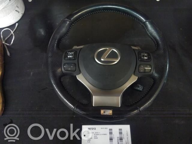 Lexus RC Volan 