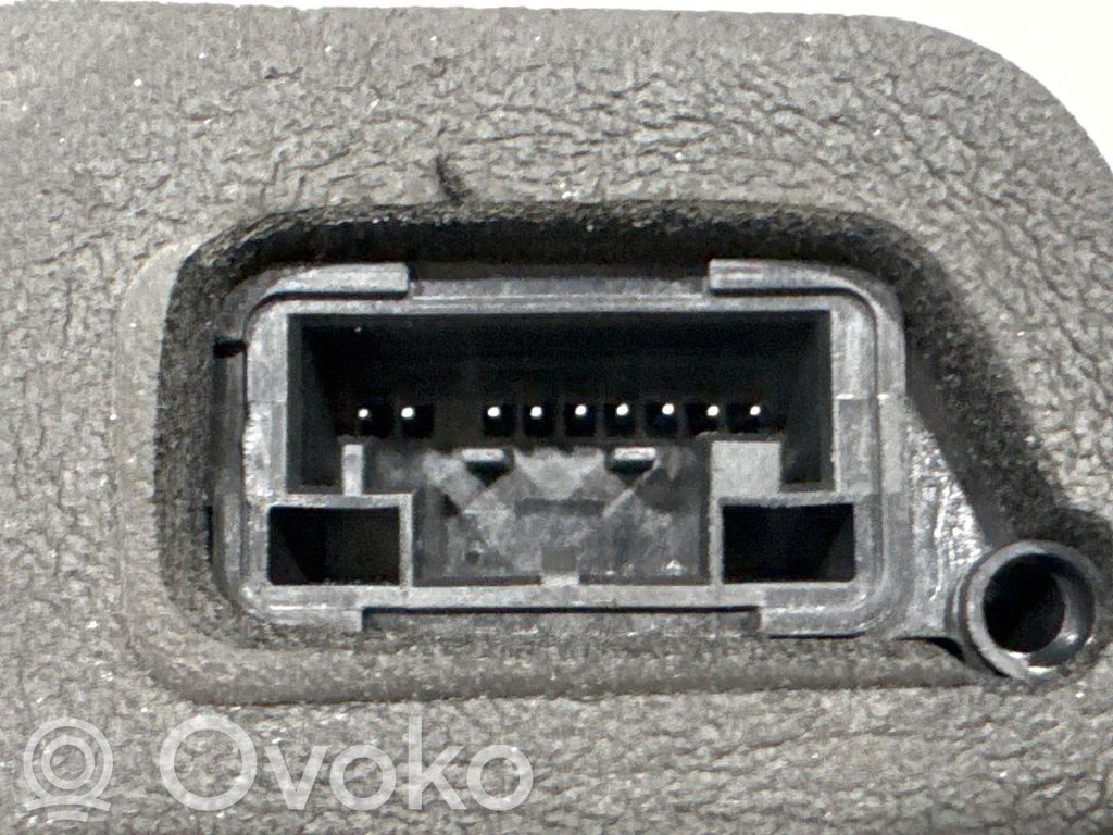 Priekšpusē slēdzene   4K1837015J,4K1837015J,4K1837015J,4K1837015J