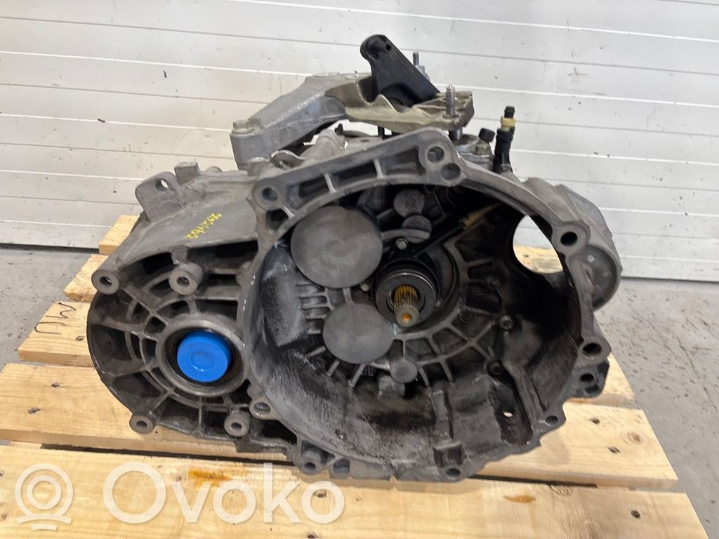 Volkswagen PASSAT B7 Scatola del cambio manuale a 6 velocità 