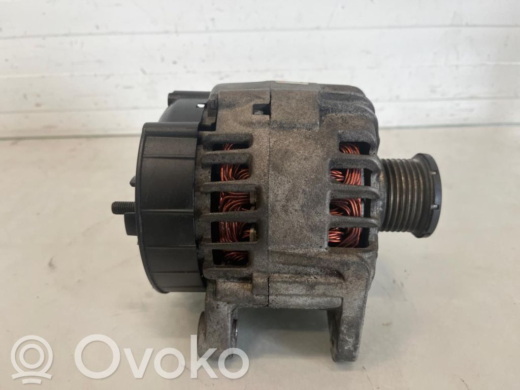 Opel Vivaro Generator/alternator 