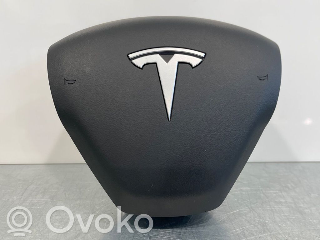 Tesla Model 3 Vairo oro pagalvė 