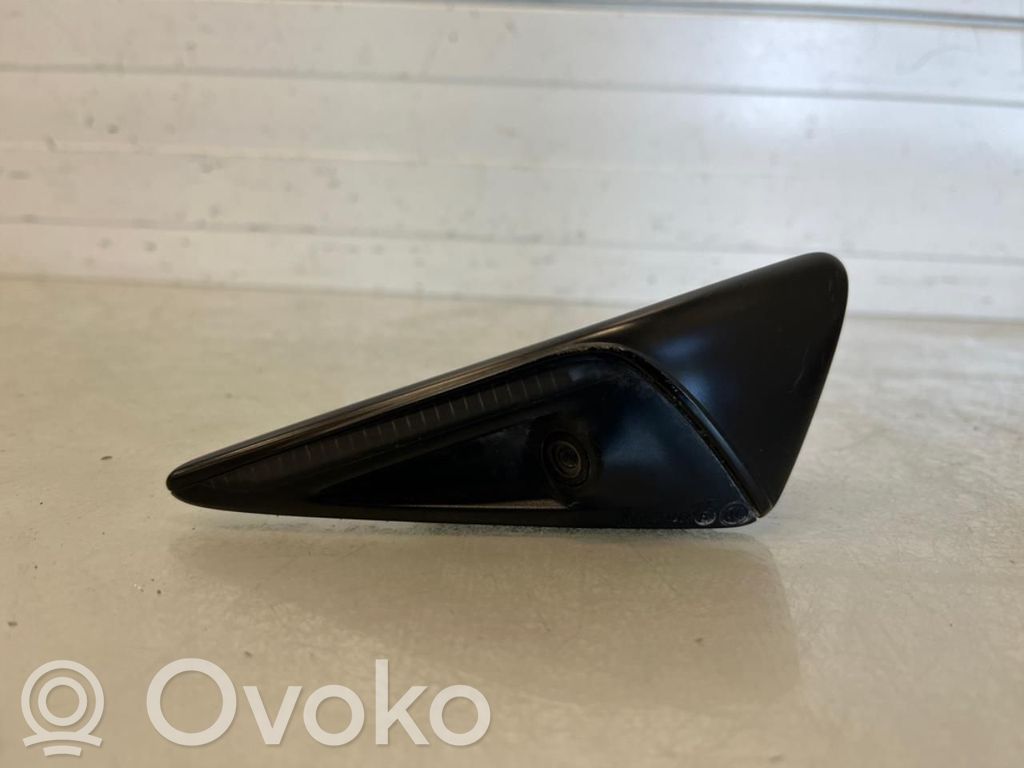 Tesla Model Y Windshield/windscreen camera 