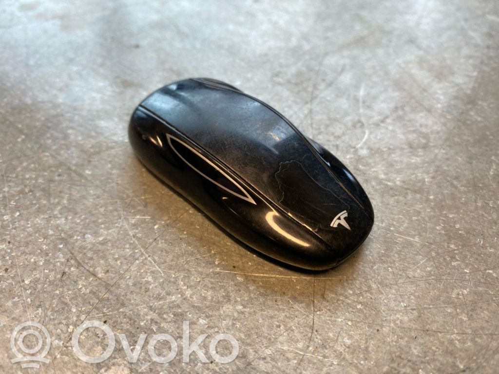 Tesla Model S Virta-avain/kortti 