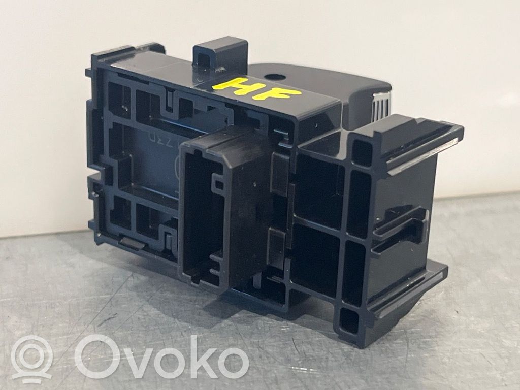 Toyota bZ4X Interrupteur commade lève-vitre