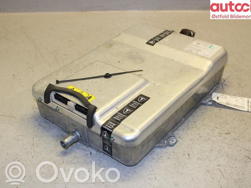 Tesla Model S Încărcător baterie (opțional) 