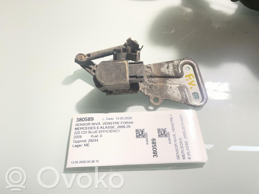 Mercedes-Benz E W212 Czujnik poziomu zawieszenia pneumatycznego osi przedniej 