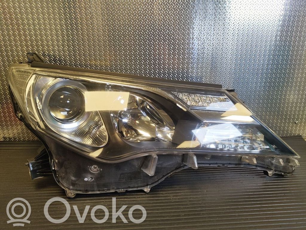 Toyota RAV 4 (XA40) Scheinwerfer