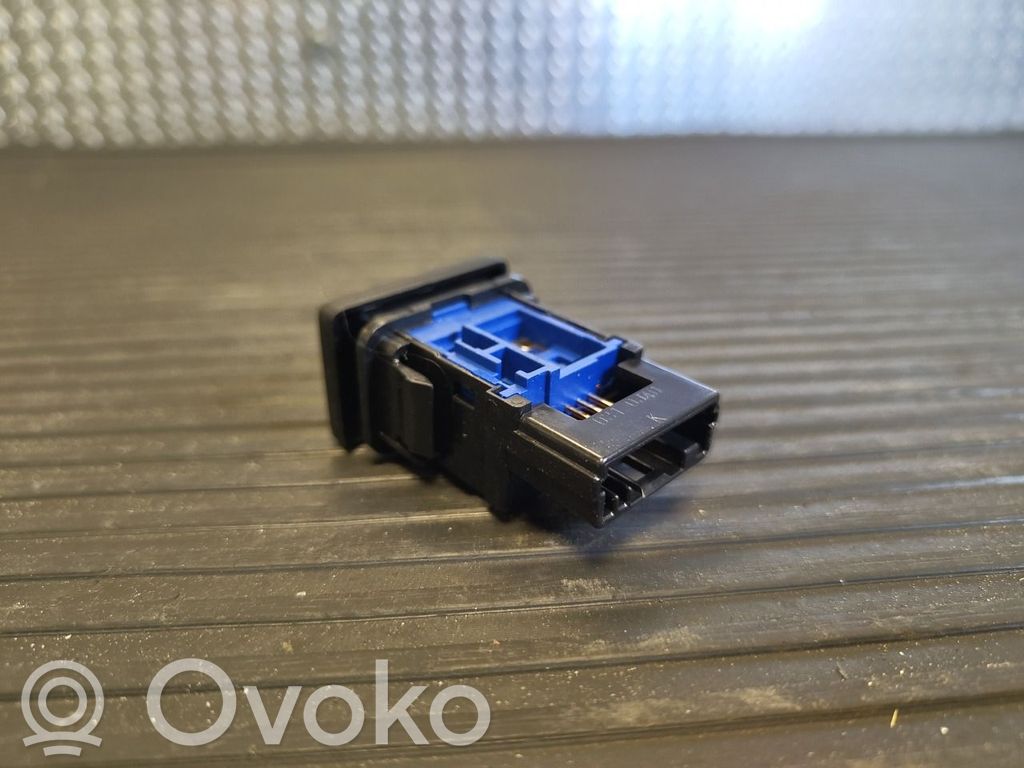 Toyota RAV 4 (XA40) Interruptor de control de tracción (ASR)