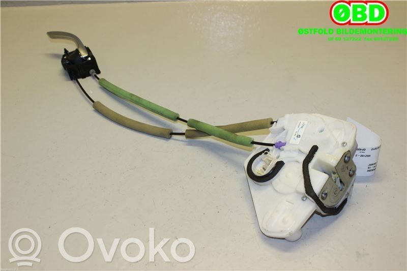 Mazda 3 III Front door lock 