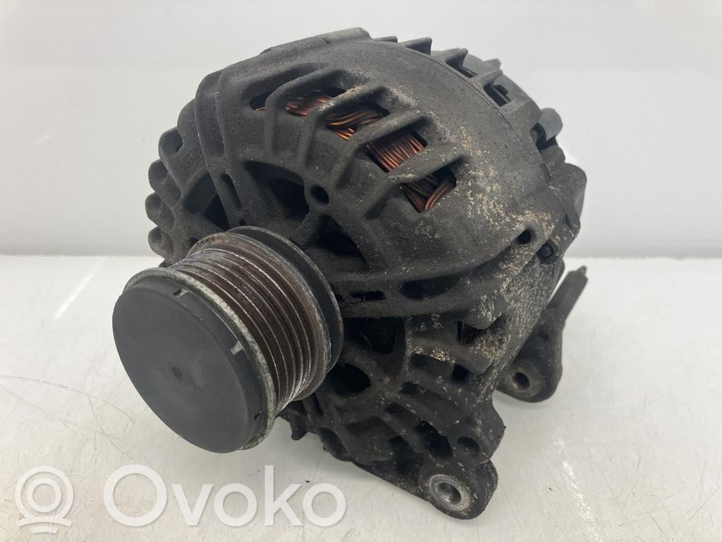 Volkswagen PASSAT B7 Alternator 