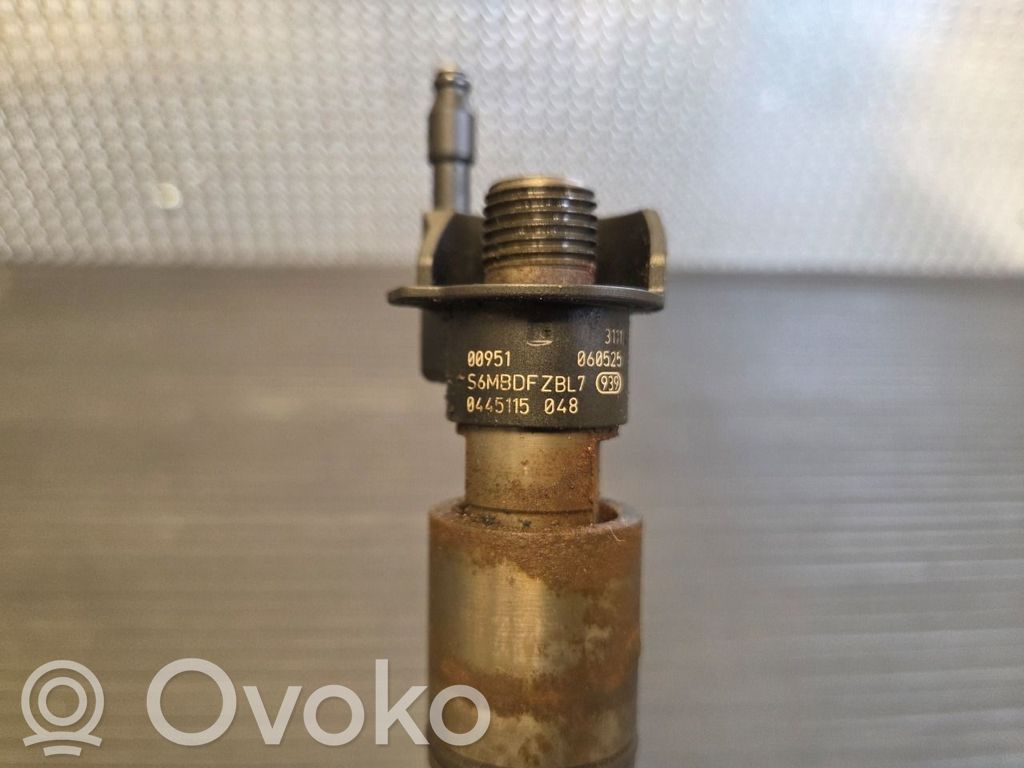 BMW 5 E60 E61 Fuel injector 