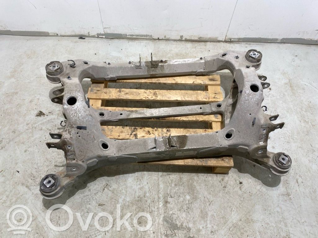 Tesla Model S Galinis traversas 