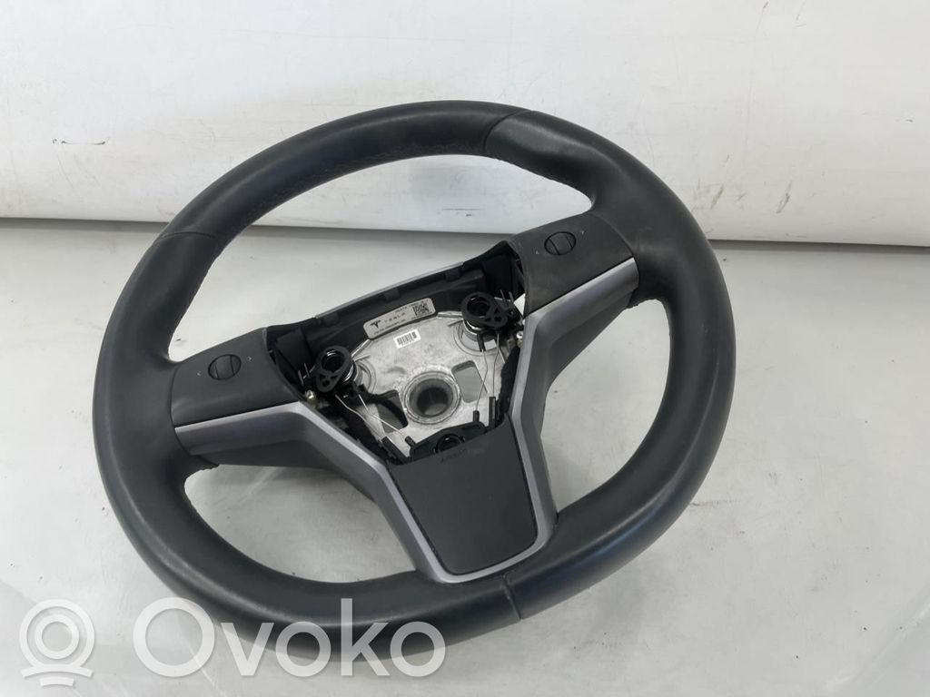 Tesla Model 3 Ohjauspyörä 