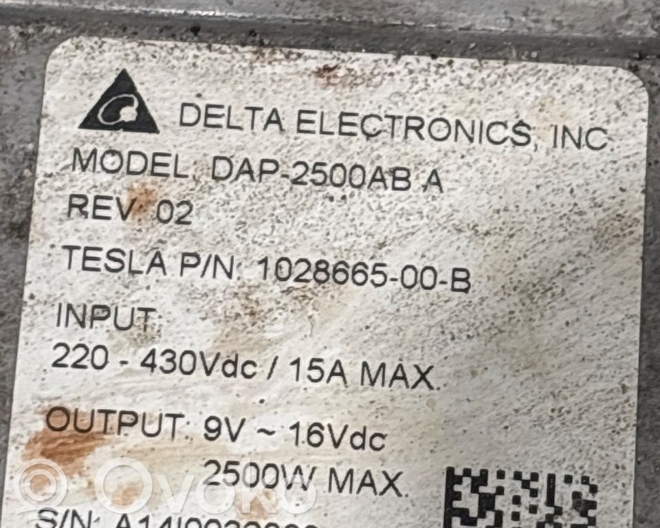 Tesla Model S Convertitore di tensione inverter 