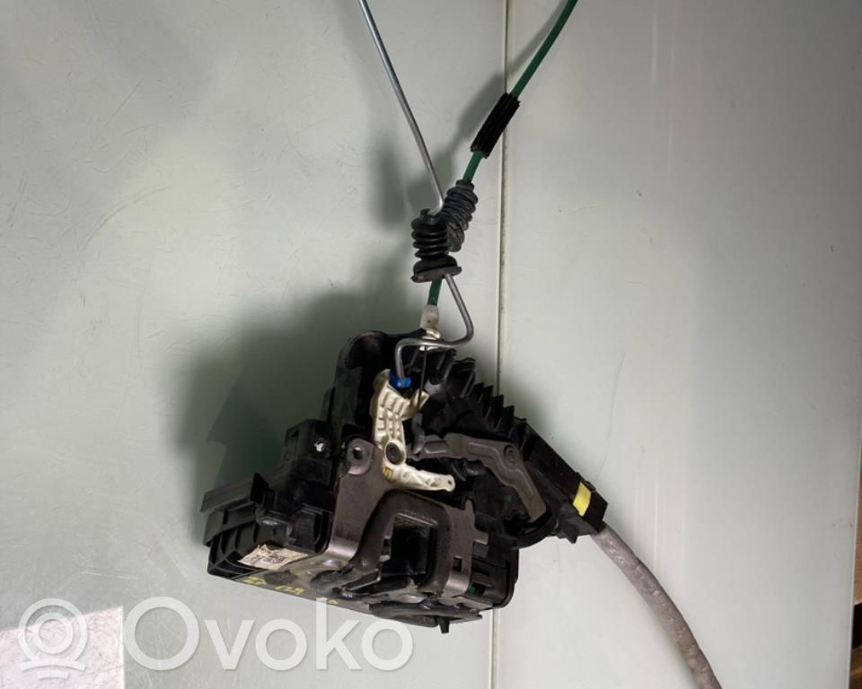 Mercedes-Benz EQC Cerradura de puerta trasera