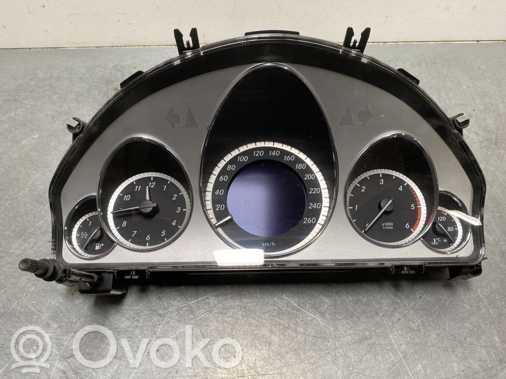 Mercedes-Benz E W212 Nopeusmittari (mittaristo) 