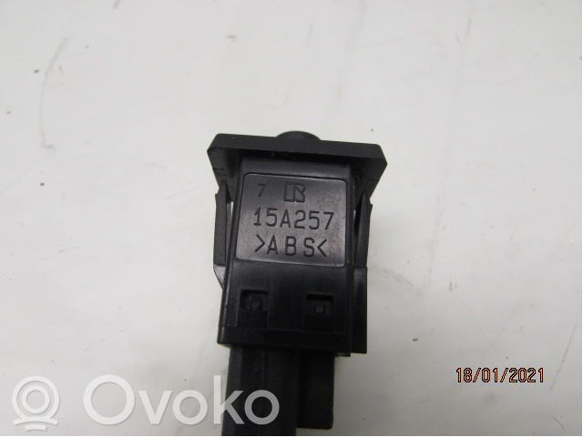 Toyota Prius (NHW20) Altri interruttori/pulsanti/cambi 