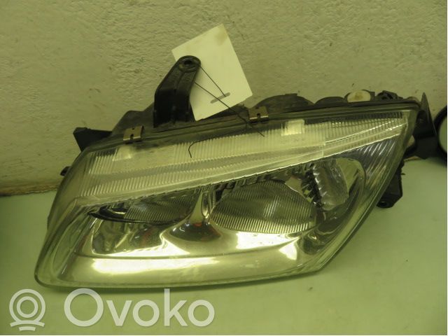 Nissan Almera N16 Faro/fanale 