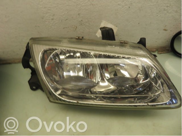 Nissan Almera N16 Faro/fanale 