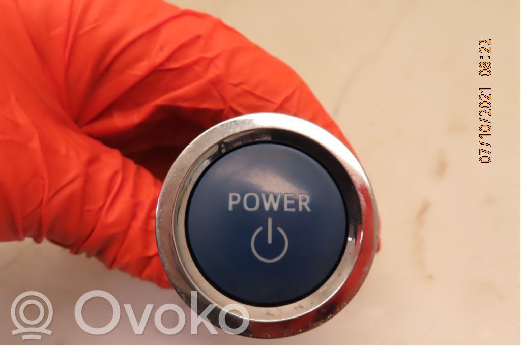 Toyota RAV 4 (XA40) Engine start stop button switch 