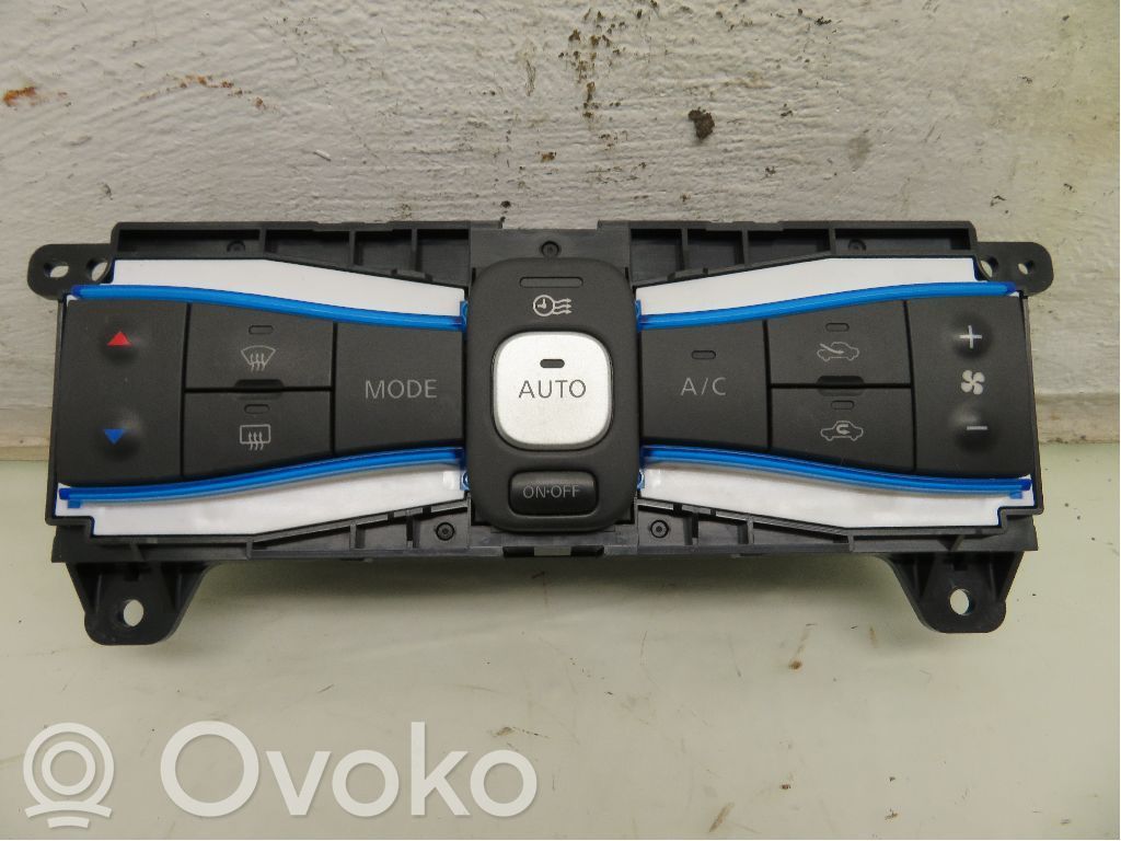 Nissan Leaf I (ZE0) Console centrale, commande chauffage/clim