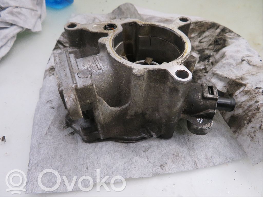 Audi A4 S4 B8 8K Alipainepumppu 