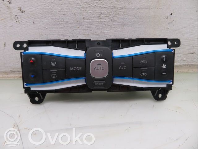 Nissan Leaf I (ZE0) Console centrale, commande chauffage/clim 