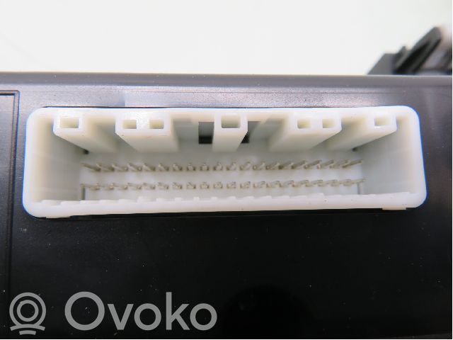 Nissan Leaf II (ZE1) Console centrale, commande chauffage/clim