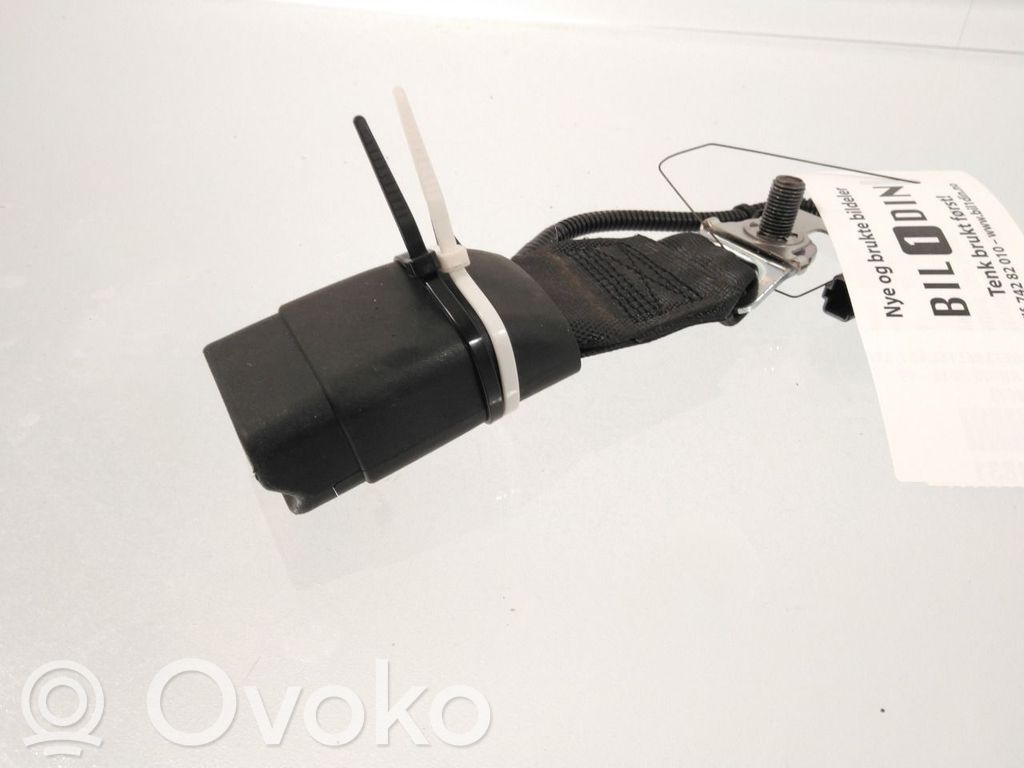 Toyota Auris E180 Takaistuimen turvavyön solki 