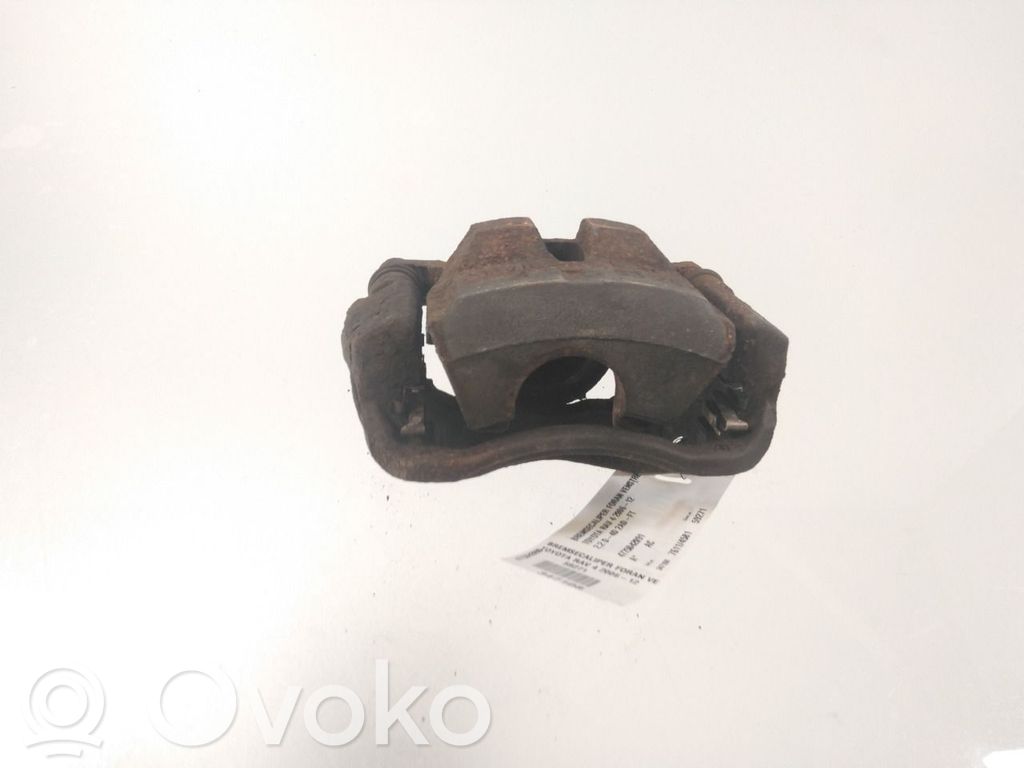 Toyota RAV 4 (XA30) Zacisk hamulcowy przedni 