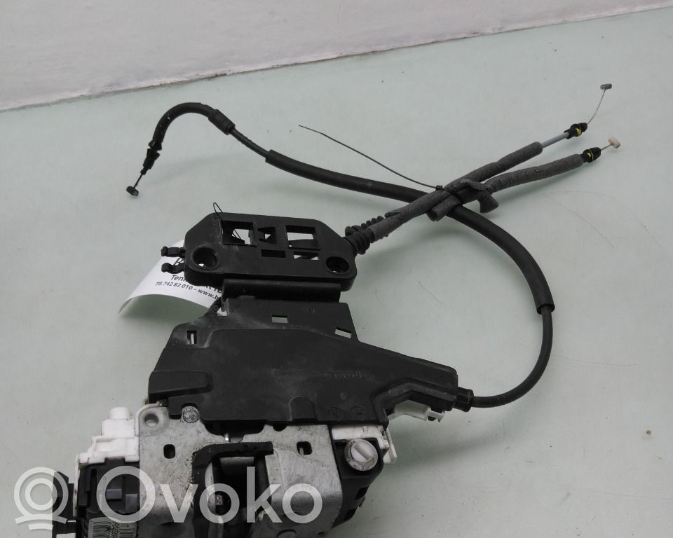 Jeep Cherokee KL Takaoven lukko 