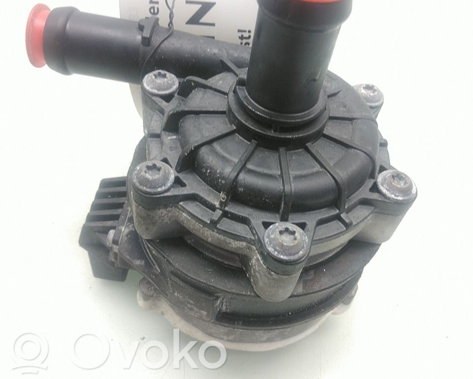 Volvo C40 Vesipumppu 