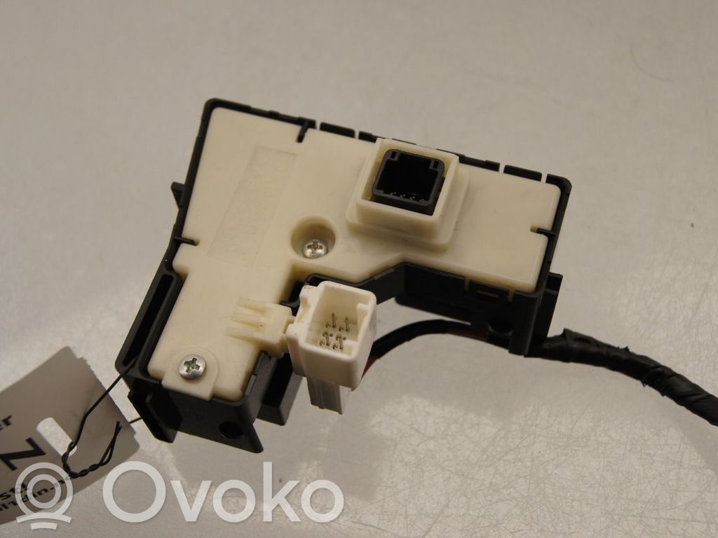 Toyota Prius (XW30) Hazard light switch 