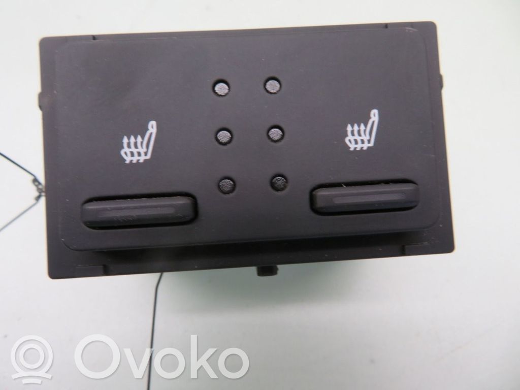 Toyota bZ4X Interruptor de calefacción del asiento 