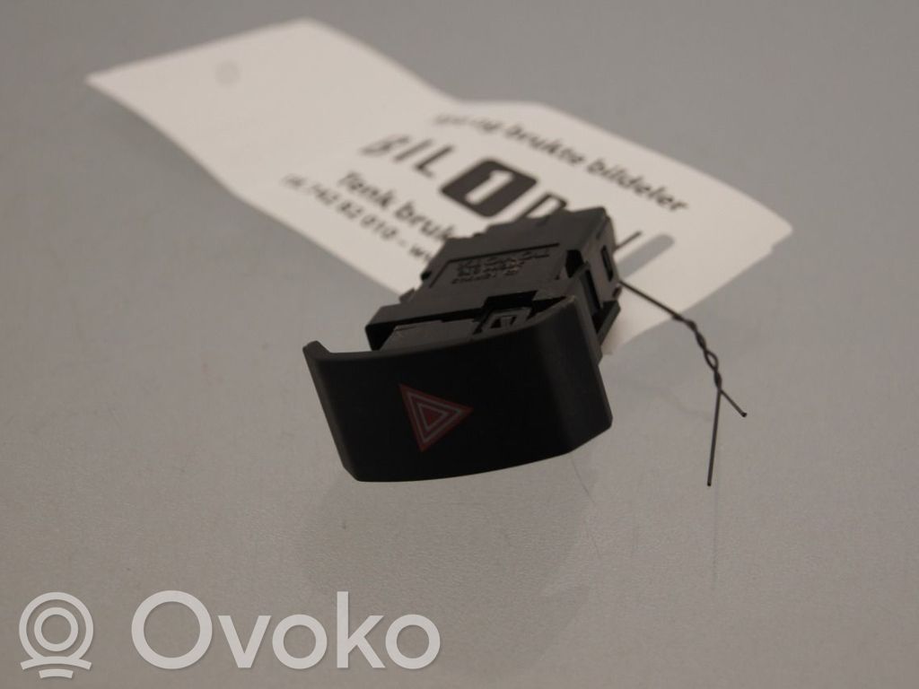 Toyota bZ4X Comutator lumini pericol 