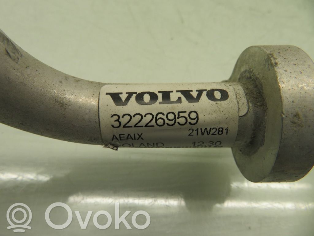 Volvo C40 Ilmastointilaitteen putki (A/C) 