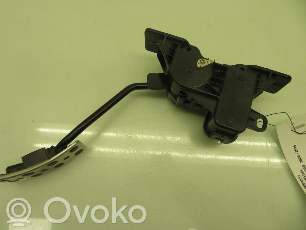 Mitsubishi Pajero Pedał gazu / przyspieszenia 