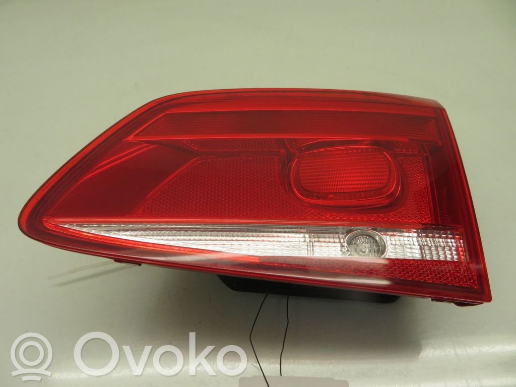 Volkswagen PASSAT B7 Lampă spate în caroserie 